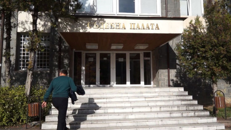 Окръжният съд постанови задържане под стража за обвиняем в отнемане на товарен автомобил