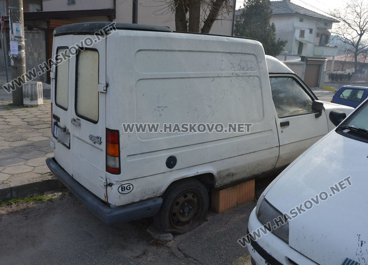 Трошките от паркинги и тротоари-аут при три месеца без технически преглед