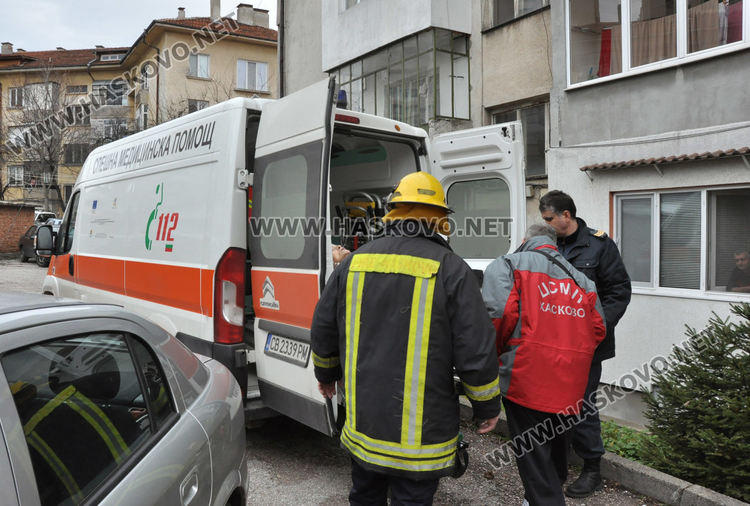 Жена падна и пострада в дома си, изпратиха полиция, пожарна и линейка