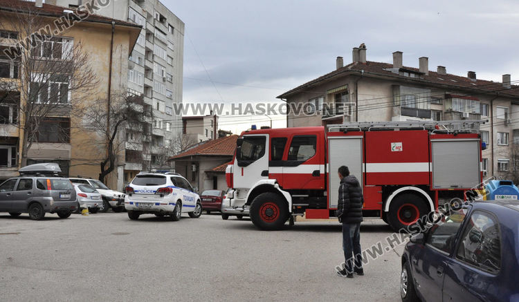 Жена падна и пострада в дома си, изпратиха полиция, пожарна и линейка