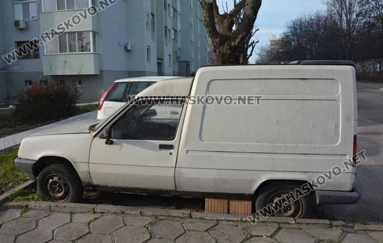 Трошките от паркинги и тротоари-аут при три месеца без технически преглед