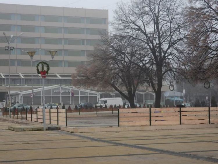 Откриват ледената пързалка в Перник