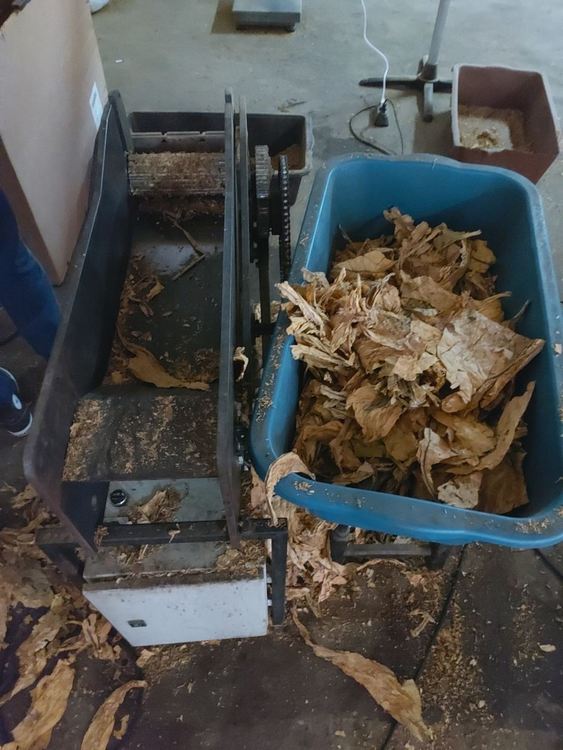 Склад за безакцизен тютюн беше открит в покрайнините на Асеновград