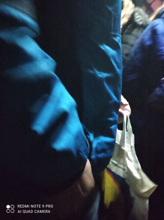 На вниманието на ДАИ и РЗИ! Претъпкан градски автобус, без никакво спазване на мерките /сигнал в снимки/