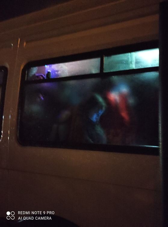 На вниманието на ДАИ и РЗИ! Претъпкан градски автобус, без никакво спазване на мерките /сигнал в снимки/