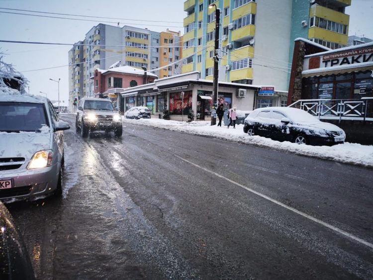 25 села без ток в Хасковска област в снега. Пътищата-проходими