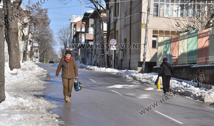 Хасковлии се жалваха от непочистени тротоари, трима пострадаха