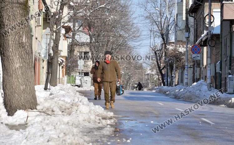 Хасковлии се жалваха от непочистени тротоари, трима пострадаха