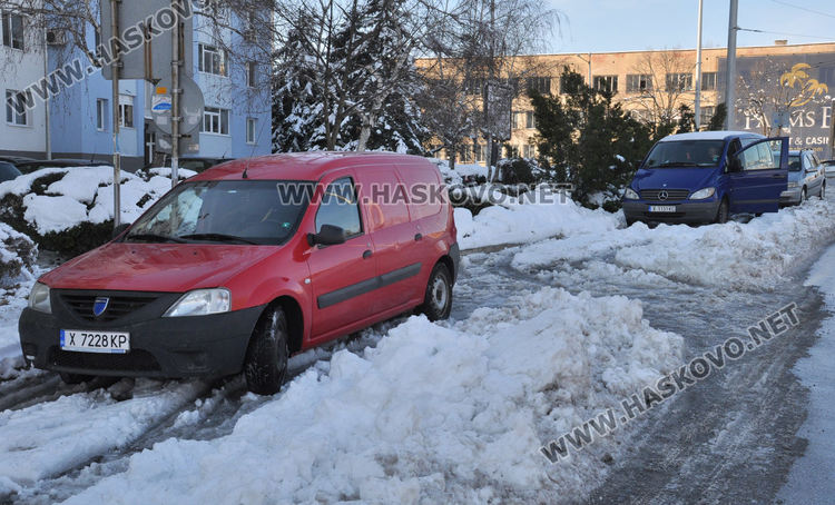 Хасковлии се жалваха от непочистени тротоари, трима пострадаха