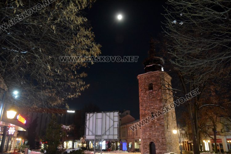 Наблюдаваме Вълчата Луна тази вечер