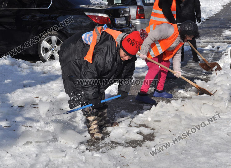 Хасковлии се жалваха от непочистени тротоари, трима пострадаха