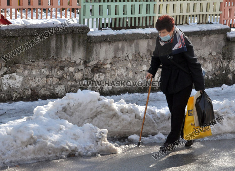 Хасковлии се жалваха от непочистени тротоари, трима пострадаха