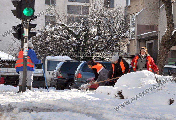 Хасковлии се жалваха от непочистени тротоари, трима пострадаха