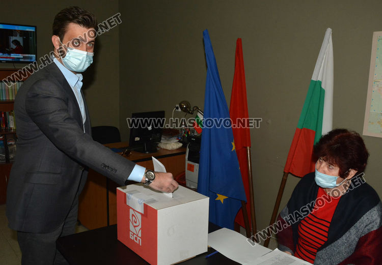 123 делегати от БСП-Хасково гласуваха за 8 кандидат-депутати