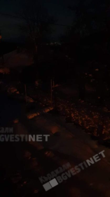 Импровизирано събрание на съседи в Бленика: Искаме асфалт и осветление!