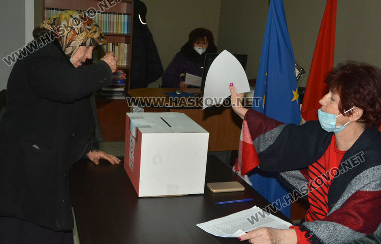 123 делегати от БСП-Хасково гласуваха за 8 кандидат-депутати