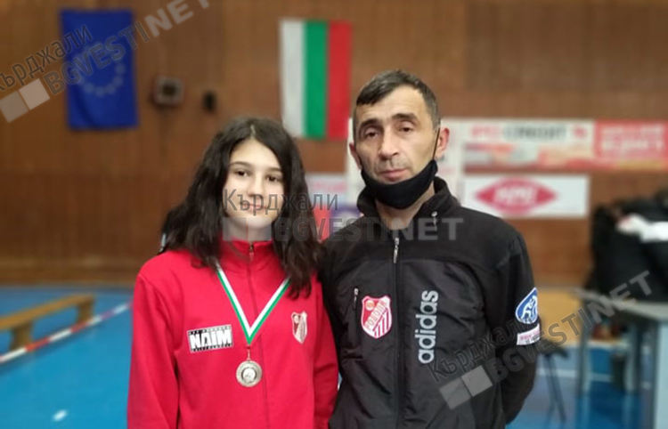 Медалистката с треньора