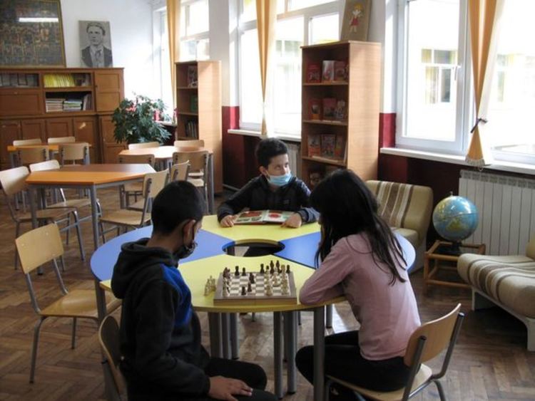 В Чепеларе СУ  "Васил Дечев " е с обновена и модерна библиотека