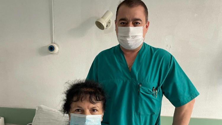 В Пловдив отстраниха 6-килограмова киста на жена от Мадан