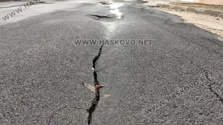 Пропадна преасфалтирана улица с нова канализация в „Болярово“