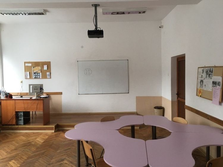 Средно училище "Антим I" в Златоград се обогати с нов специализиран кабинет