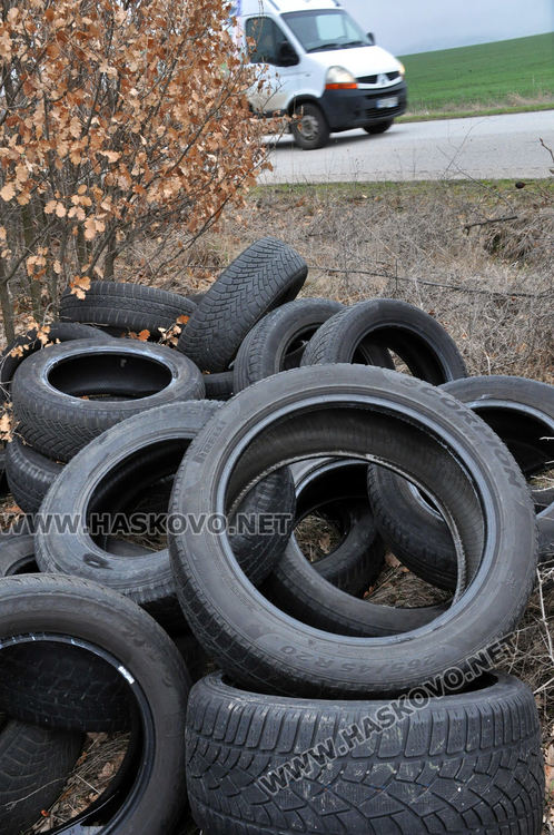 Поредно сметище от стари автомобилни гуми в Хасковско