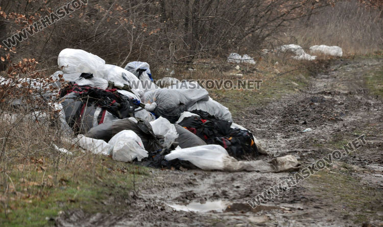 Поредно сметище от стари автомобилни гуми в Хасковско