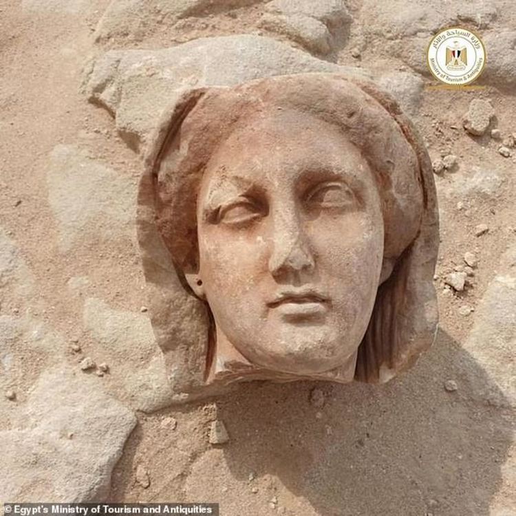 Откриха мумия със златен език в Египет