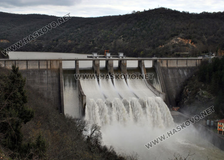 Язовир „Ивайловград“ преля и заля помпена станция, села останаха без вода