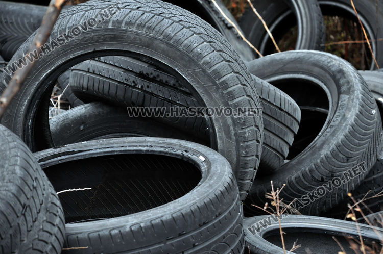 Поредно сметище от стари автомобилни гуми в Хасковско