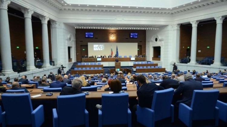 ПГ на ГЕРБ призова Радев да оттегли заявката си за втори мандат