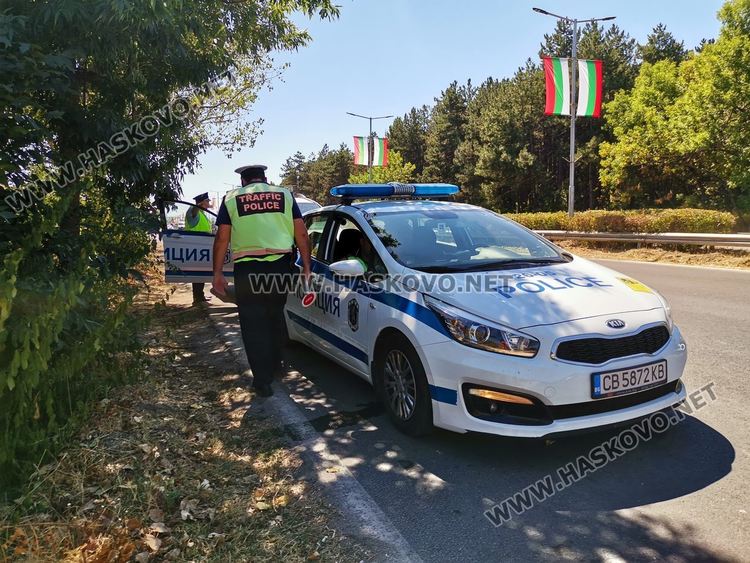 Задържаха дрогиран шофьор и водач без книжка
