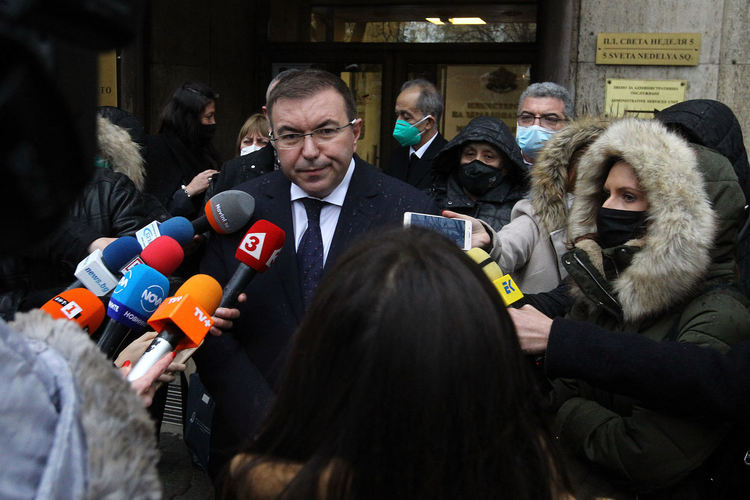 Министър Ангелов притеснен от британския вариант коронавируса у нас