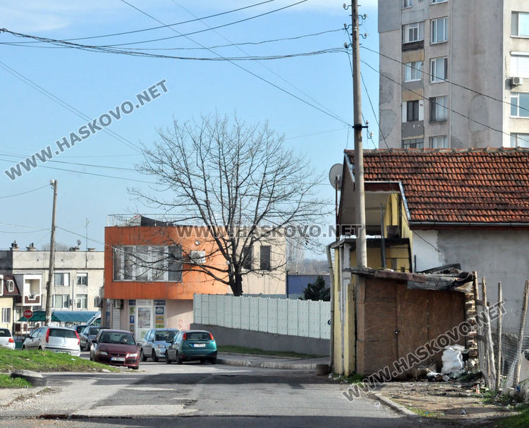 Проверяват строежи заради изчезнал тротоар в Хасково