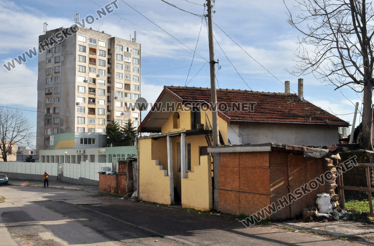 Проверяват строежи заради изчезнал тротоар в Хасково