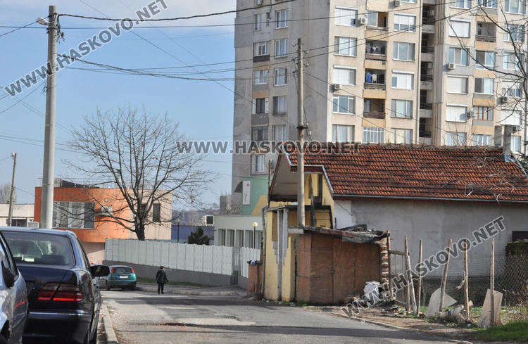 Проверяват строежи заради изчезнал тротоар в Хасково