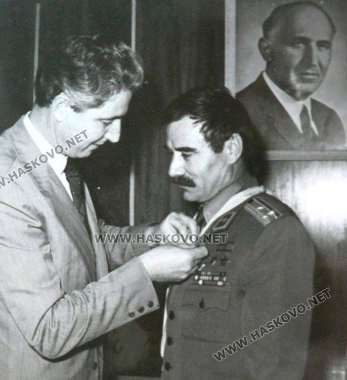     Георги Иванов с почетното звание. Автор на снимката е почетният гражданин на Хасково Карекин Карекинян, предоставена е от Иса Агушев