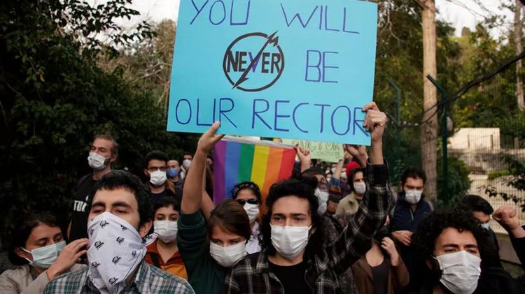 65 задържани на протест на студенти и преподаватели в Истанбул