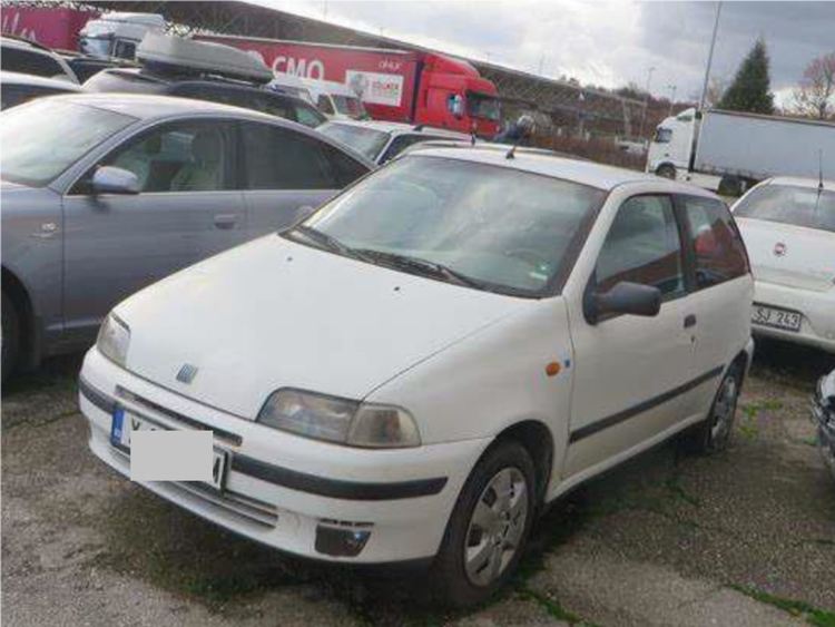 Митницата вади на тезгяха14 конфискувани на границата с Турция автомобили