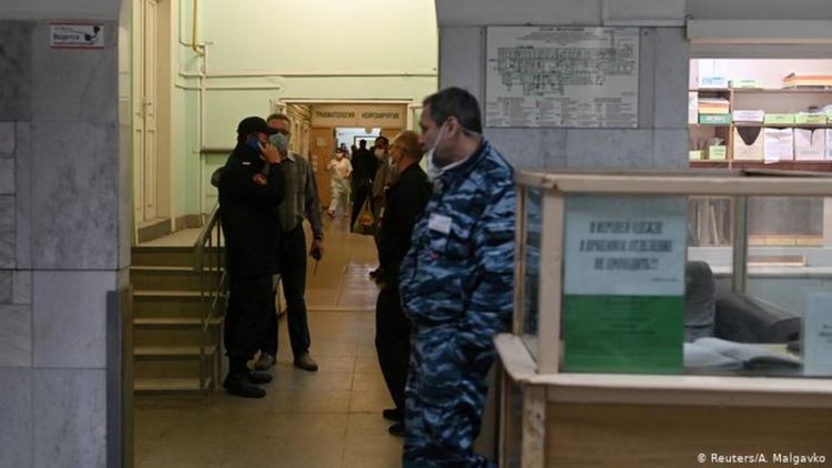 Болницата в Омск е пълна със служители на ФСБ при хоспитализирането на Навални