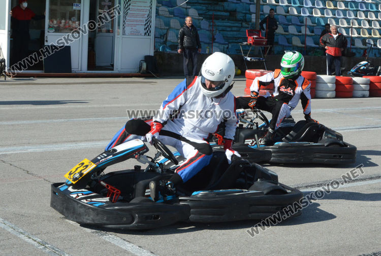 6 отбора се включиха в 4-часово картинг състезание