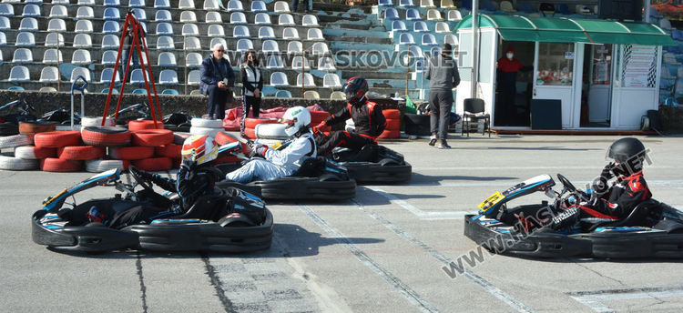 6 отбора се включиха в 4-часово картинг състезание