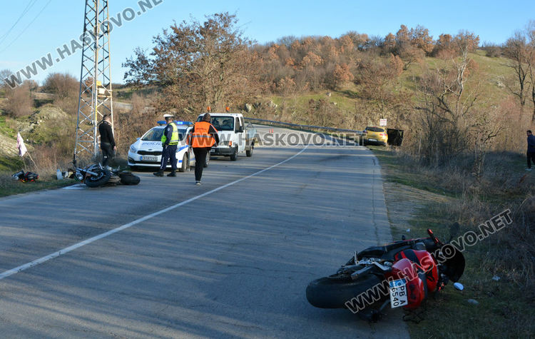 Двама мотористи пострадаха, единият се блъсна в кола