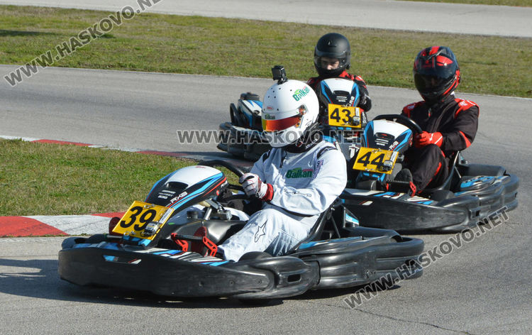 6 отбора се включиха в 4-часово картинг състезание