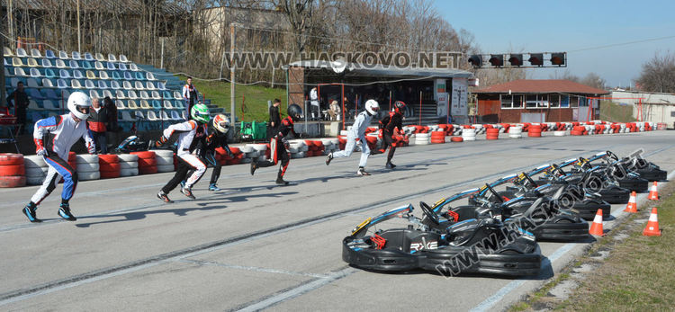 6 отбора се включиха в 4-часово картинг състезание