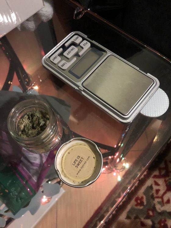 Марихуана, амфетамин и синтетична дрога иззеха при проверки полицейски служители в Пловдив, четирима са задържани