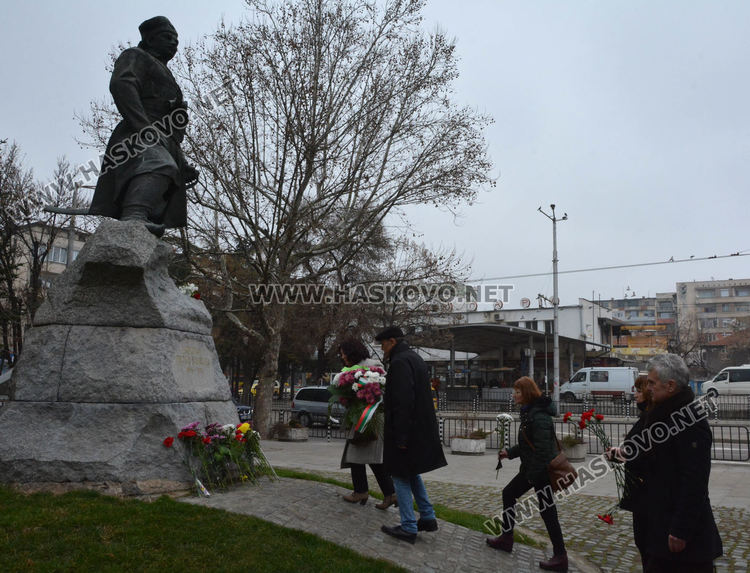В Хасково почетоха 121 г. от смъртта на Капитан Петко войвода
