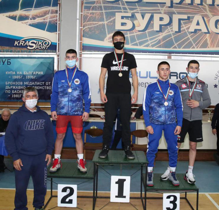 Дениз Ибрям грабна златото при кадетите в свободната борба