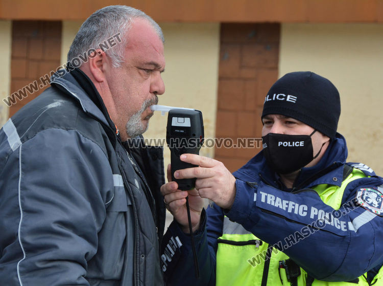 Полицейска акция спипа камион с прекратена регистрация край Баните