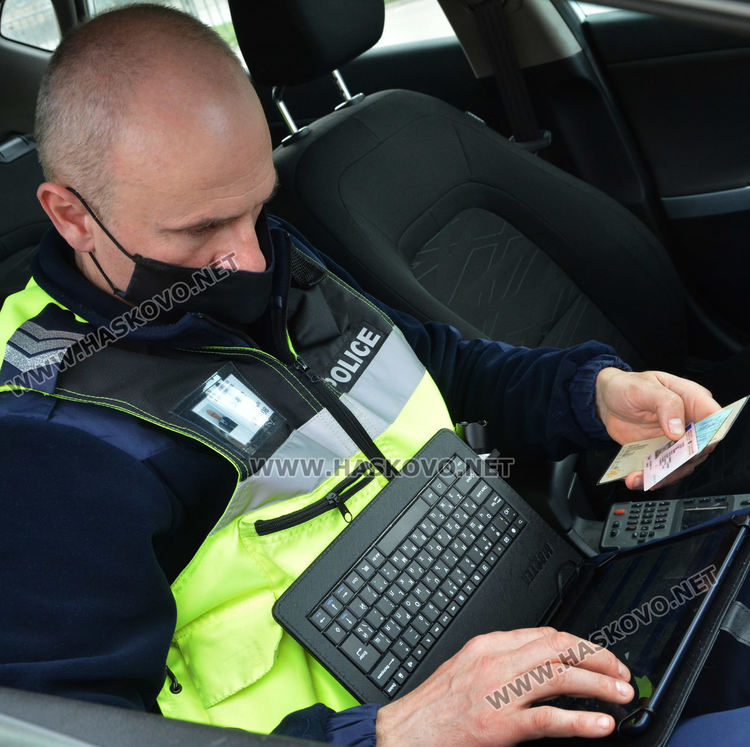 Полицейска акция спипа камион с прекратена регистрация край Баните